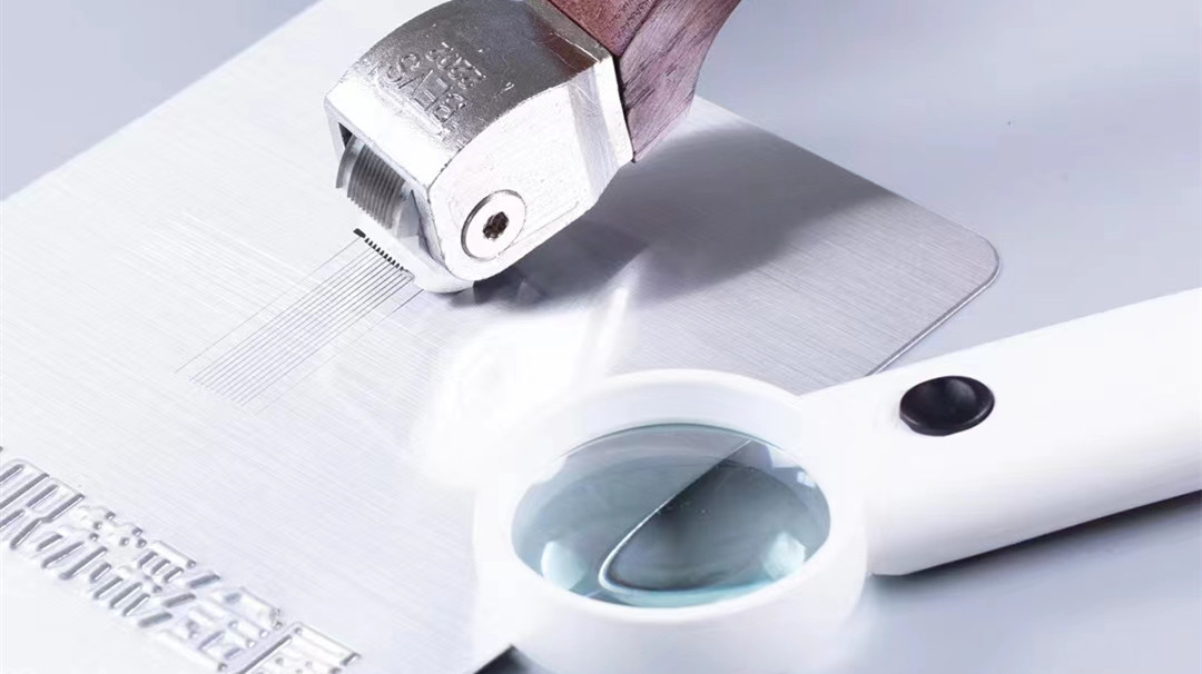 彩鋼板和彩鋼瓦有什么區(qū)別？彩涂鋼卷，彩涂板廠家，覆膜板，防腐板，不銹鋼覆膜